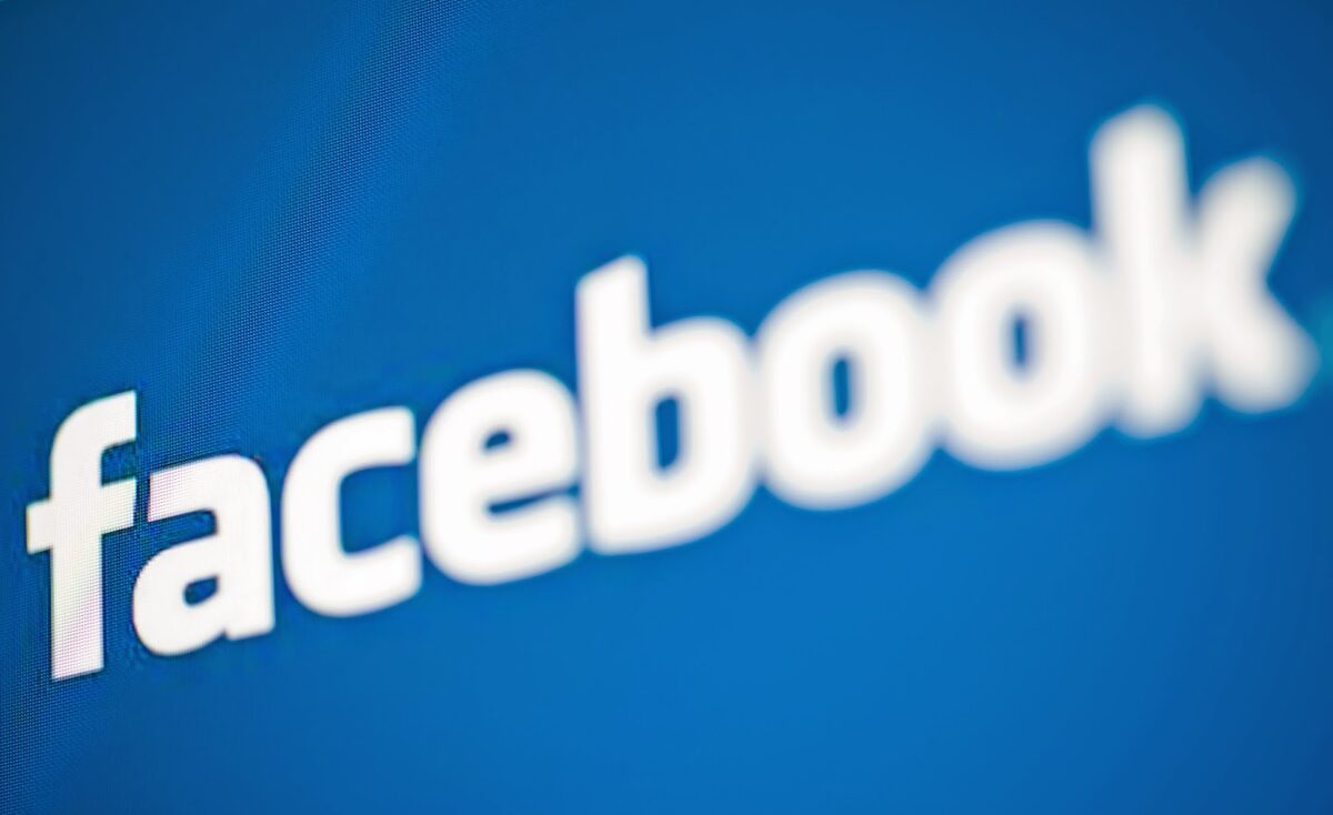 Προσοχή με τη νέα… αδιάκριτη αλλαγή στο Facebook