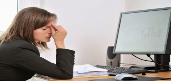 Πόσες ώρες πρέπει να καθόμαστε μπροστά από μια οθόνη υπολογιστή