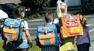 Πόσο επιβαρύνει η σχολική τσάντα τα παιδιά