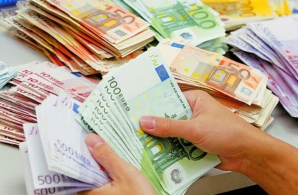 Σε ποια ηλικία οι άνθρωποι ξοδεύουν τα περισσότερα χρήματα;