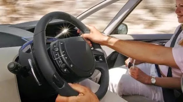 Δείτε τι υπάρχει πάνω στο τιμόνι του αυτοκινήτου σας χωρίς να το ξέρετε…