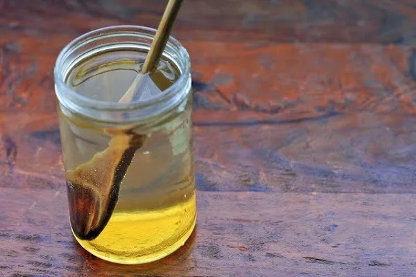 Tι συμβαίνει όταν πίνουμε νερό με μέλι με άδειο στομάχι…