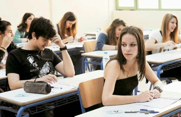 Πότε κλείνουν τα σχολεία για τις πανελλαδικές εξετάσεις