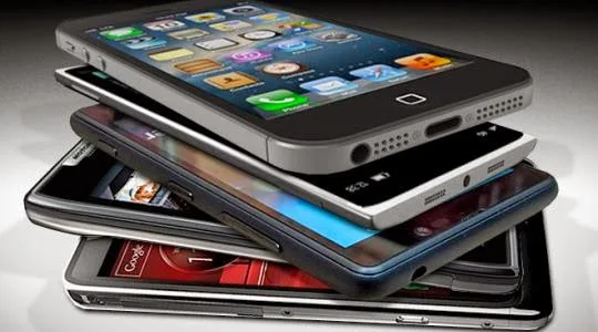 Έξυπνο κόλπο για να σώσετε το smartphone σας αν πέσει στο νερό!