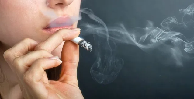 Τέλος το κάπνισμα σε δημόσιους χώρους με εντολή Μητσοτάκη
