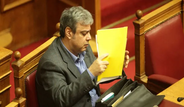 Βερναρδάκης: Δεν θα υπάρξουν περαιτέρω μειώσεις ούτε μισθών, ούτε συντάξεων