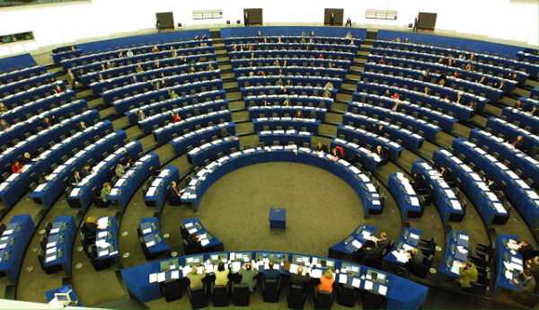 Ερώτηση στην Ευρωβουλή για την άμεση μονιμοποίηση των αναπληρωτών εκπαιδευτικών