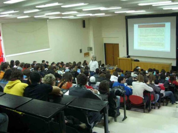 Απάντηση του Yπουργείου Παιδείας για τα δημοσιεύματα περί του αριθμού εισακτέων