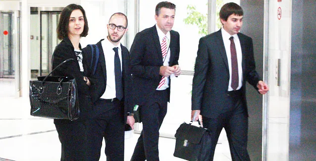 Απίστευτο: Πανηγυρίζουν στην κυβέρνηση που παραμένει η τρόικα, που προεκλογικά ήθελαν να διώξουν!