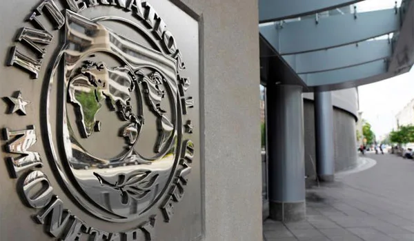 ΔΝT προς ΕΕ: Υπερβολική λιτότητα, πρέπει να περικοπεί το ελληνικό χρέος