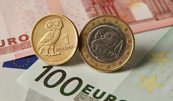 Economist: Παραμένει ζωντανός ο κίνδυνος για δραχμή