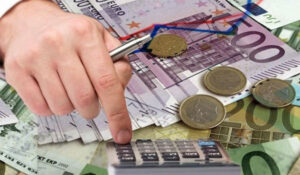 Έξτρα φόροι για μισθωτούς και συνταξιούχους