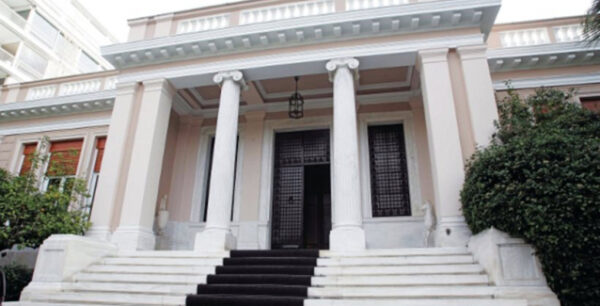 Μαξίμου: Τη φανέλα του ΔΝΤ φόρεσε ο Κυριάκος