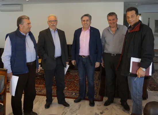 Ο Κώστας Γαβρόγλου με τα μέλη των Κεντρικών Υπηρεσιακών Συμβουλίων Πρωτοβάθμιας και Δευτεροβάθμιας
