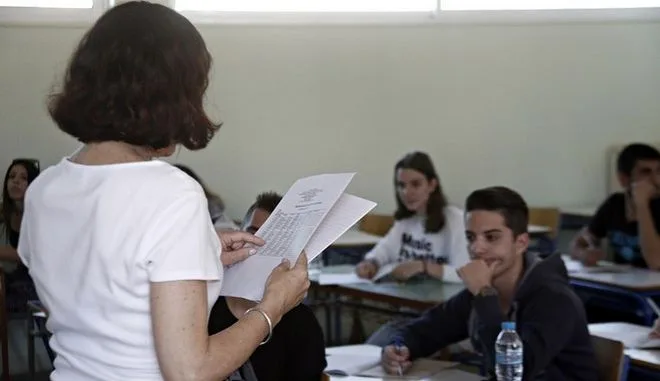Πανελλήνιες 2017: Τα θέματα και οι απαντήσεις στη Νεοελληνική Γλώσσα και στην Έκθεση ΓΕΛ