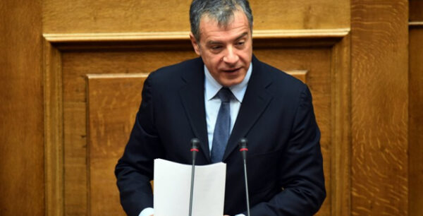 Θεοδωράκης: Βρέθηκαν τρεις λογαριασμοί του Γιάννου Παπαντωνίου στην Ελβετία
