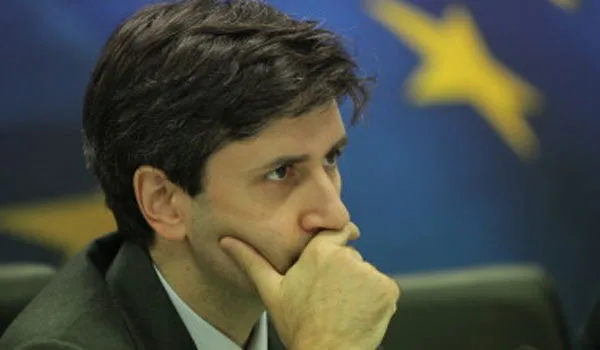 Γιατί ο Χουλιαράκης δεν πάει στο Euroworking Group