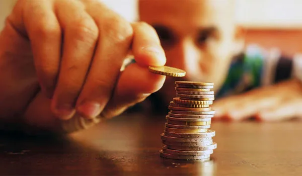Δέκα ευρώ την ώρα λιγότερο από το μέσο Ευρωπαίο πληρώνονται οι Έλληνες