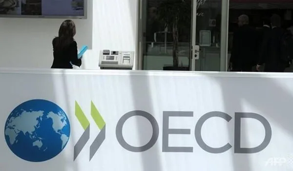 ΟΟΣΑ: Πρωταθλήτρια στους φόρους η Ελλάδα. Πόσο εισόδημα μένει στην τσέπη μας