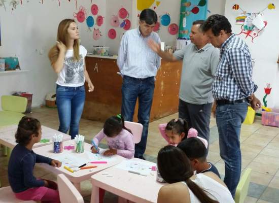 Ο Υφυπουργός Παιδείας στο Κέντρο Φιλοξενίας Προσφύγων στη Μυρσίνη