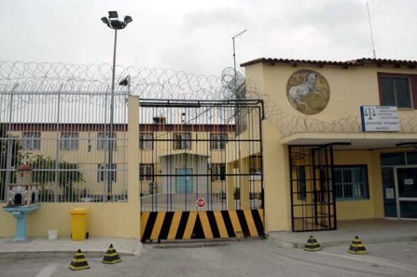 Ένοπλη ληστεία μέσα στο σχολείο δεύτερης ευκαιρίας στις φυλακές Λάρισας
