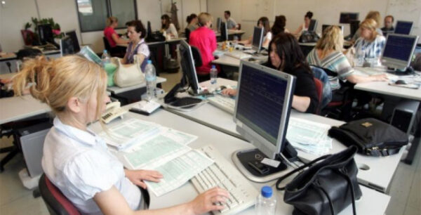 Πώς προσμετράται για δημοσίους υπαλλήλους ο χρόνος στον ιδιωτικό τομέα