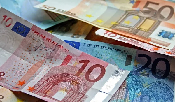 Πώς μπορείτε να μεταφέρετε άμεσα χρήματα σε έναν λογαριασμό