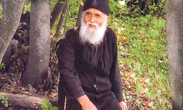Η Ελλάδα εορτάζει: Σαν σήμερα πριν από 23 χρόνια εκοιμήθη ο Αγιορείτης γέροντας Παϊσιος