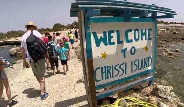 Ξήλωσαν καντίνες και beach bar, από το νησί Χρυσή στην Κρήτη