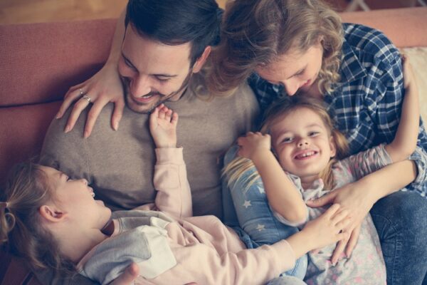 Συνεπιμέλεια: Σε ισχύ ο νέος νόμος – Οι σημαντικές αλλαγές που φέρνει