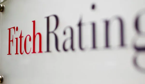 Ο οίκος Fitch αναβάθμισε την πιστοληπτική ικανότητα της Ελλάδας σε B-