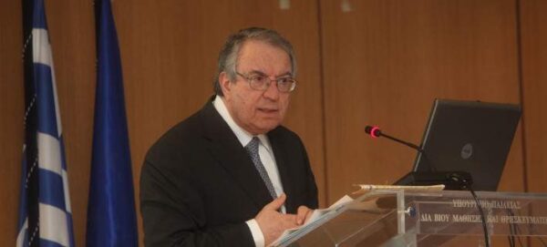 Μπαμπινιώτης: «Δεν είναι τυχαίο ότι τα παιδιά δεν αγαπούν το σχολείο»