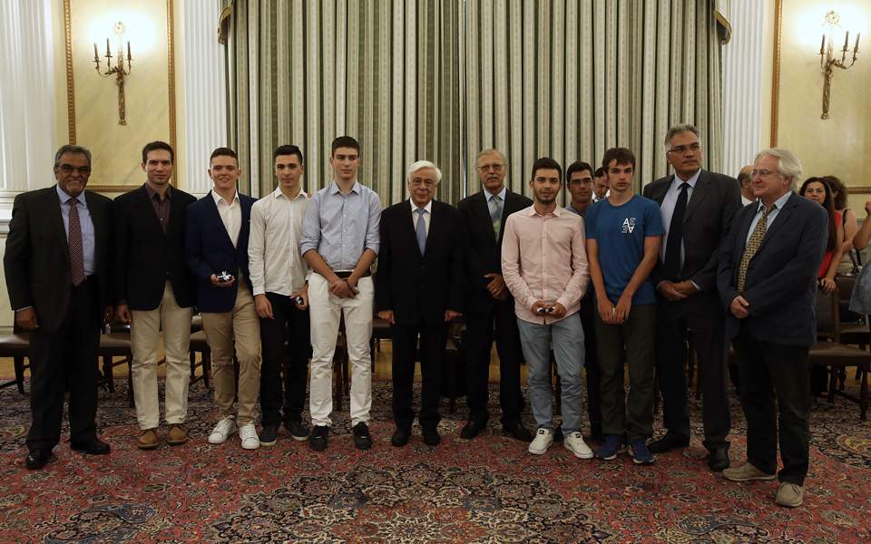 Παυλόπουλος σε μαθητές Ολυμπιάδας Χημείας και Μαθηματικών: «Είστε η έκφραση της Αριστείας»