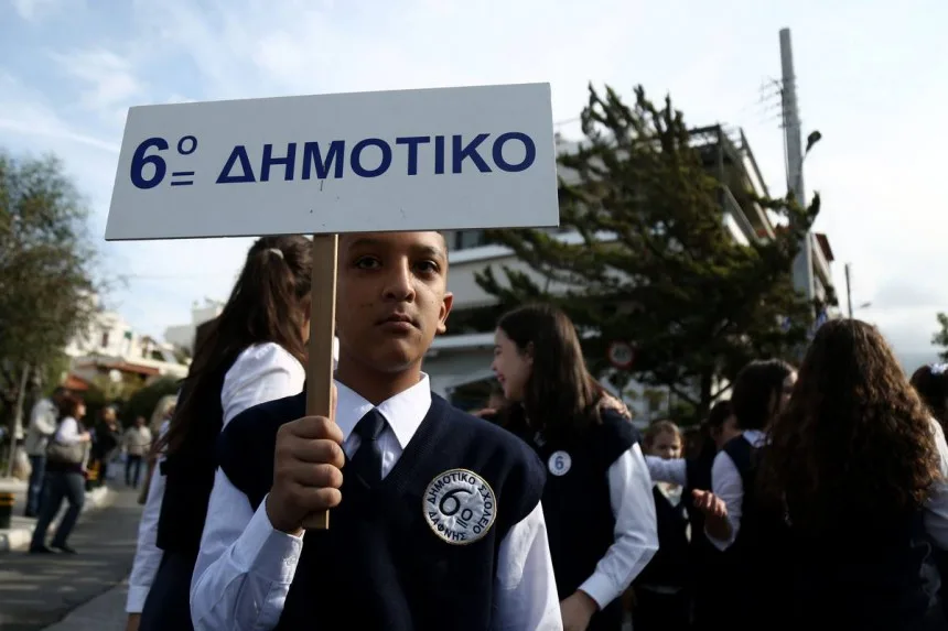 Δεν παρέλασε με την ελληνική σημαία ο Αμίρ – Έκαναν άλλη κλήρωση και του έδωσαν την ταμπέλα