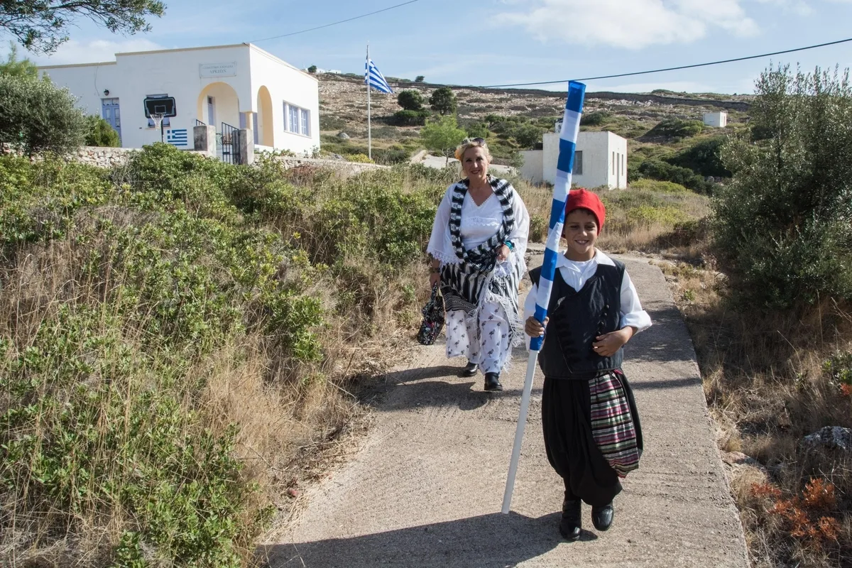 Ο μοναδικός μαθητής στους Αρκιούς κάνει παρέλαση (ΦΩΤΟ)