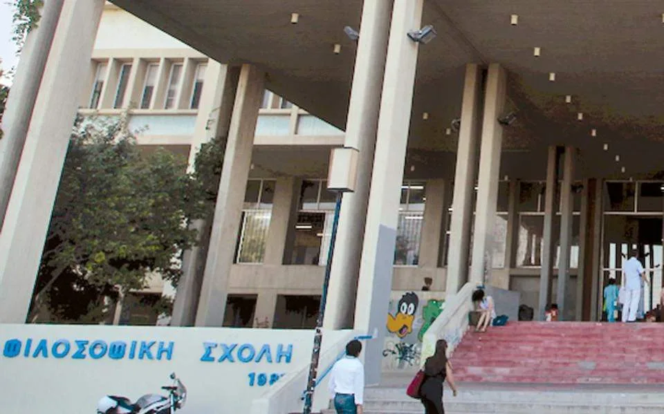 Κατάληψη από τους φοιτητές της Φιλοσοφικής ενάντια στη διάσπαση του τμήματος ΦΠΨ
