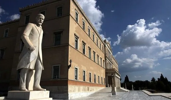 Γραφείο Προϋπολογισμού Βουλής: Οι φόροι και η λιτότητα ακυρώνουν το κοινωνικό μέρισμα