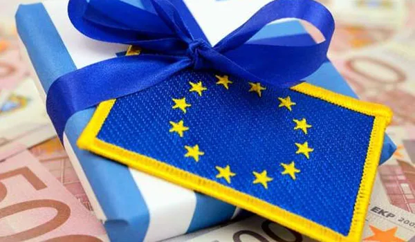 Bloomberg: Ανταλλαγή χρέους-μαμούθ 30 δισ. ευρώ σχεδιάζει η Ελλάδα