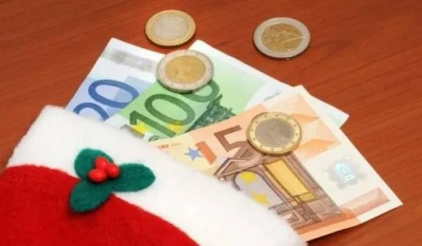 Δώρο Χριστουγέννων: Αντίστροφη μέτρηση για την πληρωμή του – Πώς υπολογίζεται