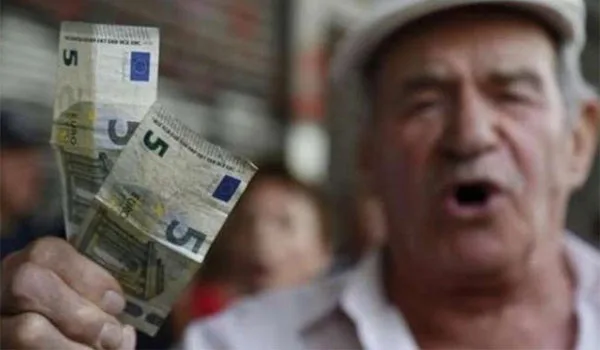 Μόλις στα 35 ευρώ το ΕΚΑΣ το 2018 για τους δικαιούχους