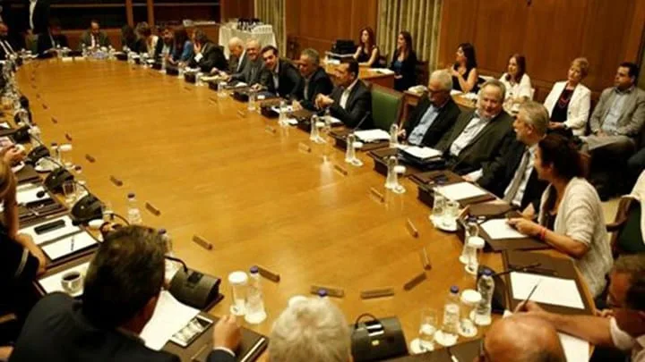Κυβερνητική πολιτική και πολιτική ευθύνη