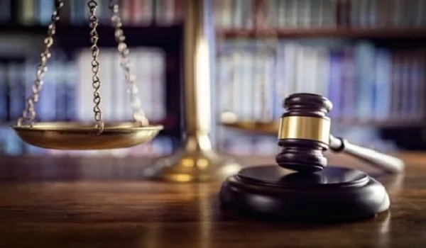 Πλειστηριασμοί: Εγκλωβισμένοι στη δίνη των κατασχέσεων και οι εγγυητές των κόκκινων δανείων
