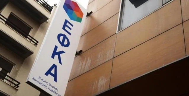 ΕΦΚΑ: Έκπτωση 50% στις εισφορές μετά τα 40 έτη ασφάλισης