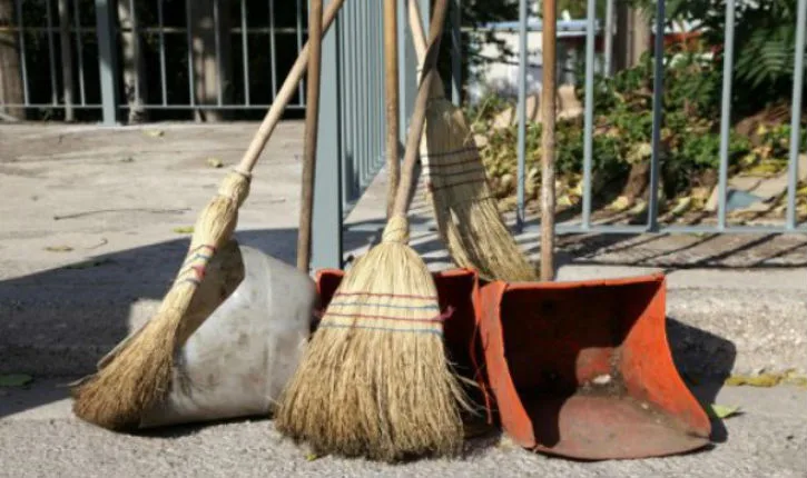 Μόνιμη και πλήρη εργασία συμβάσεις αορίστου χρόνου και ένταξη στα ΒΑΕ ζητούν οι καθαρίστριες και καθαριστές σχολικών κτηρίων