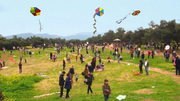 Προσοχή συνιστά ο ΔΕΔΔΗΕ στο πέταγμα των χαρταετών την Καθαρά Δευτέρα