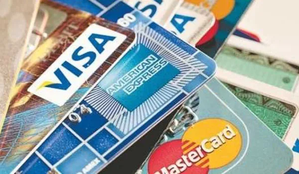 Αλλαγή τραπεζικών προμηθειών στις χρεωστικές και τις πιστωτικές κάρτες