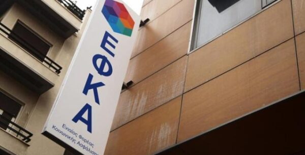 ΕΦΚΑ: Το χέρι βαθιά στην τσέπη θα βάλουν οι μισοί οφειλέτες