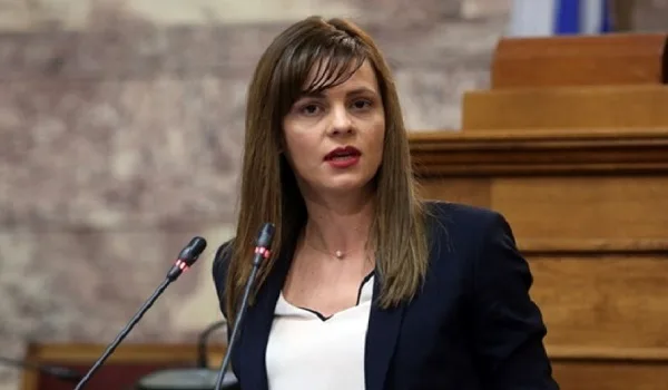 Αχτσιόγλου: Ο κ. Μητσοτάκης δεν μπορεί να ανακόψει την αύξηση του κατώτατου μισθού