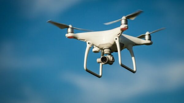 Η ΔΕΗ επιστρατεύει drones για βλάβες στα καλώδια και κλοπή των υλικών της