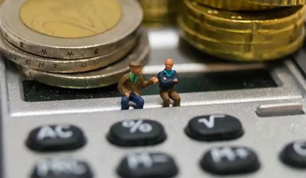 Νέα μείωση συντάξεων τον Δεκέμβριο – Συμφώνησαν κυβέρνηση και δανειστές